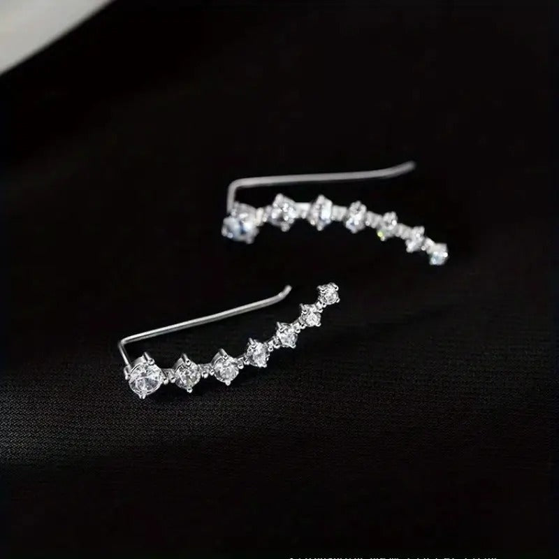 Earrings, With Ingenuity Revealed In The Flowing Luster, Light Up The Earlobes And Add The Finishing Touch To The Overall Look.